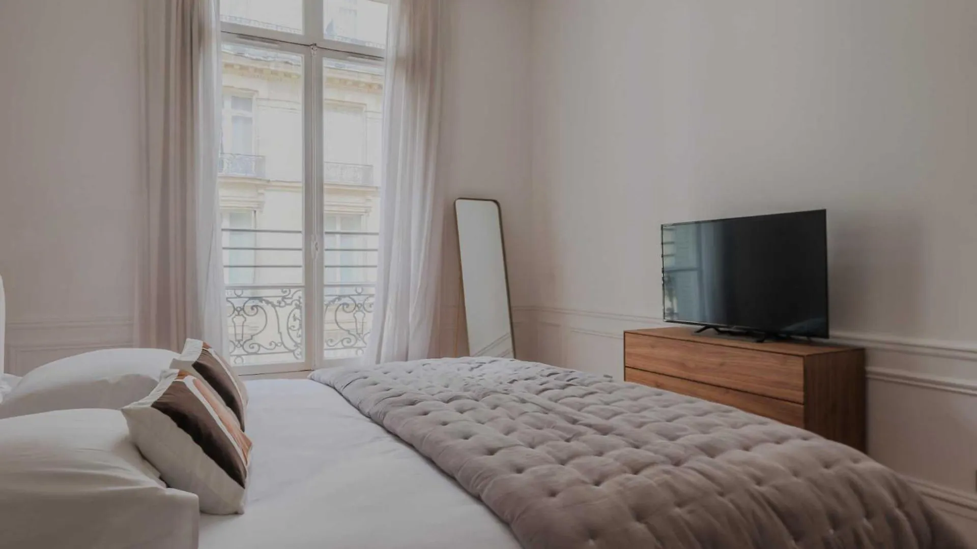 Spacious - 5br-12p - Trocadero Apartment *